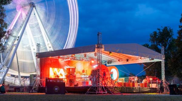 electric castle mastercard si amber galloway gallego marcheaza un inceput de nepretuit in comunitatea romanilor cu deficiente de auz