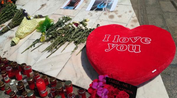 cateva sute de persoane s au adunat la protestul pentru alexandra din piata victoriei