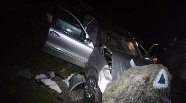 accident grav pe transfagarasan o masina s a rasturnat intr o prapastie cinci persoane au fost ranite