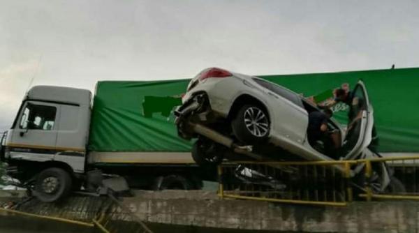 accident grav pe valea oltului un tir a spulberat un autoturism o fata este in coma