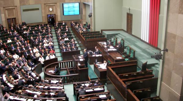 presedintele parlamentului din polonia isi cere scuze pentru ca a abuzat de avioanele oficiale