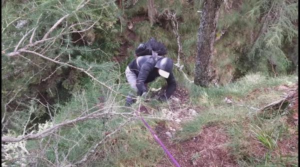 un turist a ramas blocat la peste 1 300 de metri altitudine in bucegi timp de 8 ore