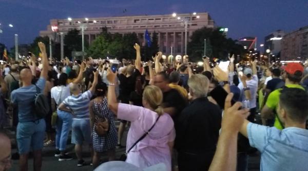 in jur de 100 de persoane au ajuns in piata victoriei la mitingul diasporei