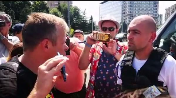 scandal intre membrii rezis in piata victoriei