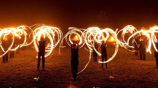 jonglerii percutie si magie in weekend pe faleza cazino la evenimentul filme in aer liber