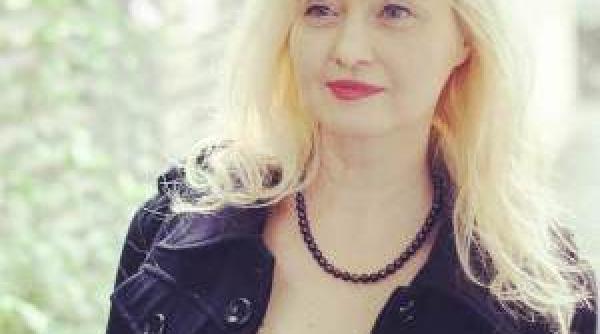 corina ozon autoarea seriei amantilor nu cred in suflete pereche