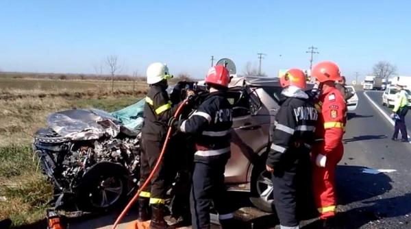 accident la medias in urma coliziunii a trei masini un copil si o femeie au fost transportati la spital