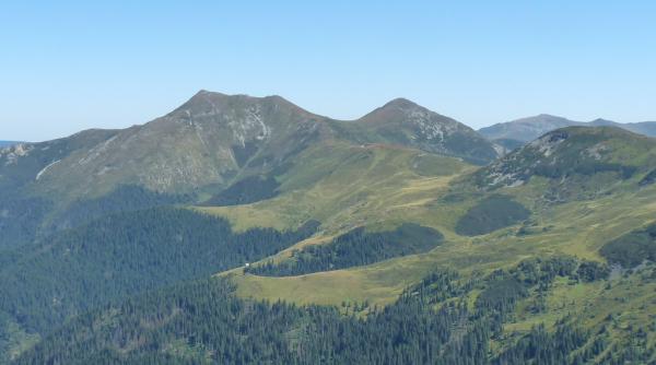 turistii polonezi rataciti in muntii rodnei recuperati de salvamontisti si jandarmi montani