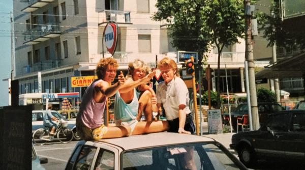 se apropie dokstation 4 editia disco