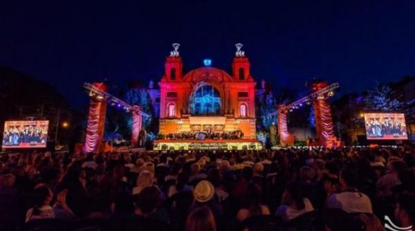 sute de partituri amintiri si emotii la opera