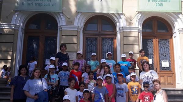 47 de copii au mers in prima excursie din viata lor in capitala prin proiectul ne plimbam si invatam