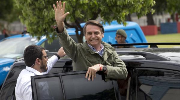 brazilia cutitul cu care a fost injunghiat jair bolsonaro va fi expus intr un muzeu