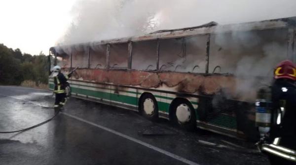 un autobuz cu calatori a luat foc in brasov