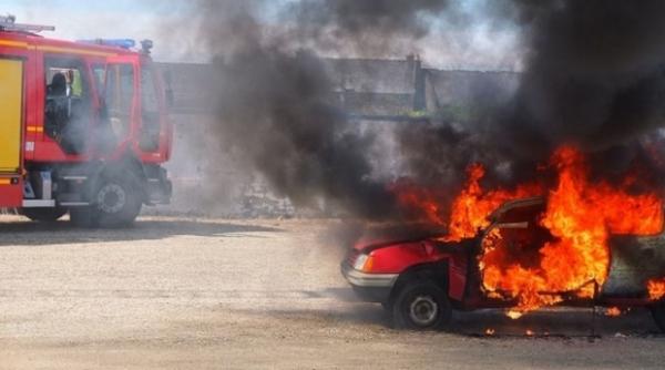 incendiu provocat la galati cinci masini au ars in parcarea unui bloc