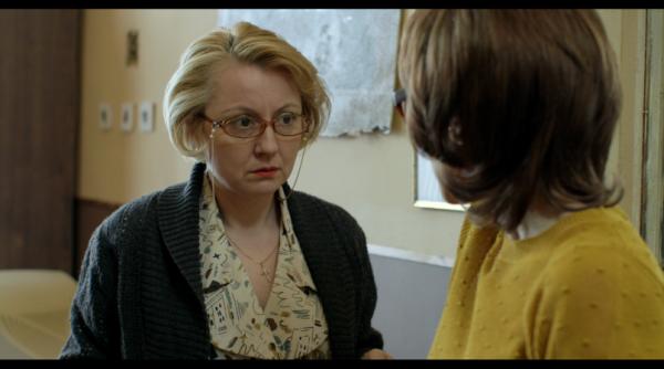 actrita alina berzunteanu din serialul mangalita incantata de locuitorii din bolintin am primit la filmari flori si capsuni