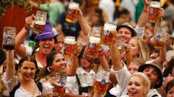 oktoberfest 2019 zeci de mii de oameni au luat cu asalt portile festivalului berii