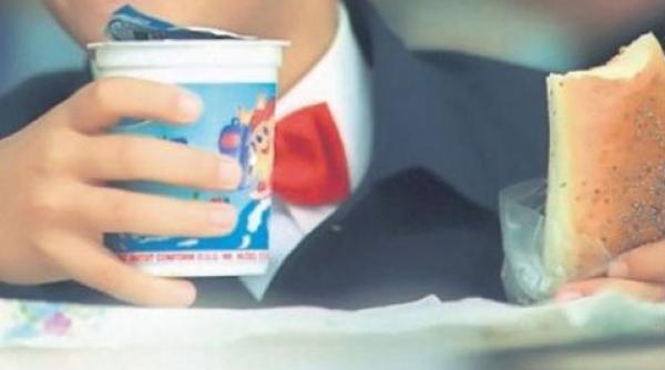 cornuri mucegaite distribuite elevilor din valcea