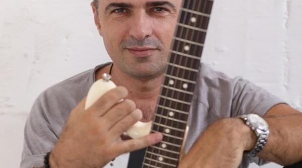 cornel ilie lanseaza prima carte autobiografica deja vu 25 de ani de vunk