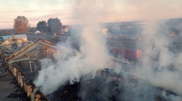 incendiu de proportii la o fabrica de mobila din pitesti