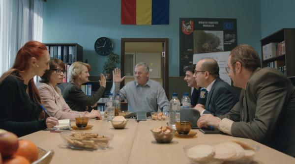 drujbele si masinile de tuns iarba au ingreunat filmarile pentru serialul de comedie mangalita