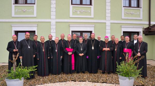 episcopii catolici din romania duc mai departe indemnul papei francisc sa mergem impreuna