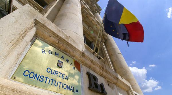 ccr presedintele avea si are obligatia constitutionala si legala sa emita cele doua decrete de revocare a ministrilor motivare