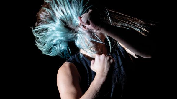 daughters un spectacol de dans inspirat de inceputurile cyber art in premiera la centrul national al dansului bucuresti