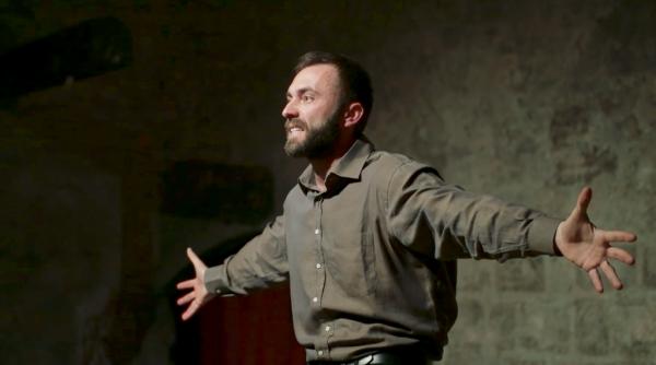 drumul la strada povestea adevarata a unui tanar emigrant la festivalul international propatria tinere talente romanesti