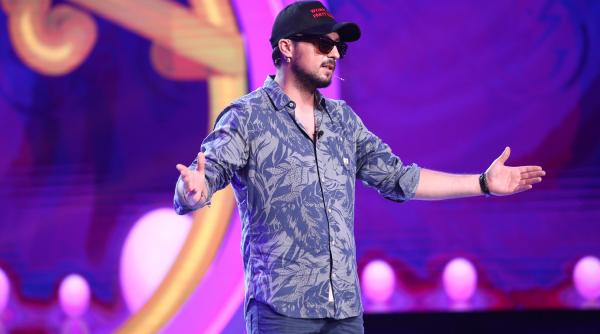 cheloo fascinat de un numar de stand up este cel mai interesant numar de stand up de la iumor din sezonul 1 pana in sezonul 7