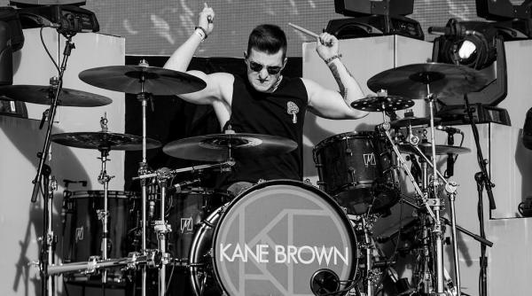 tobosarul artistului country kane brown a murit intr un accident de masina