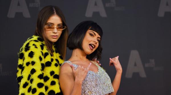 inna si roxen impreuna pe covorul rosu la the artist awards