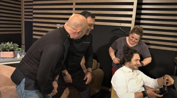 florin dumitrescu isi indreapta parul in urma unei provocari