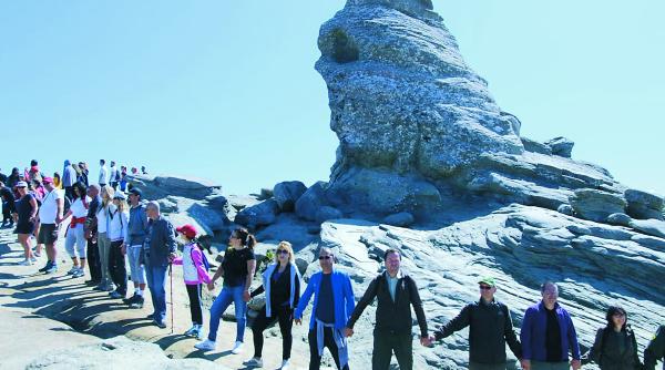 gard de sfoara in jurul sfinxului din bucegi