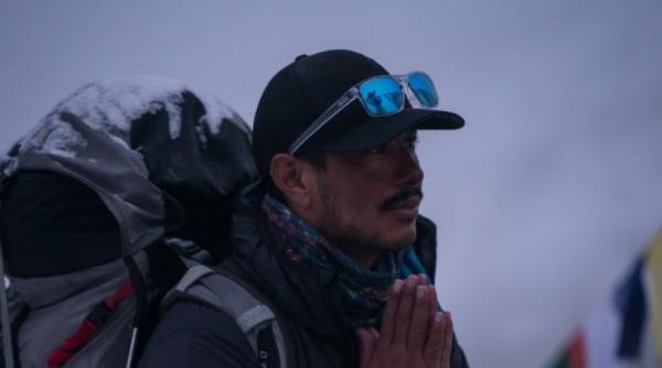 record in alpinism un nepalez a escaladat cei mai inalti 14 munti din lume in sase luni