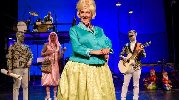 frumos e in octombrie la festivalul national de teatru