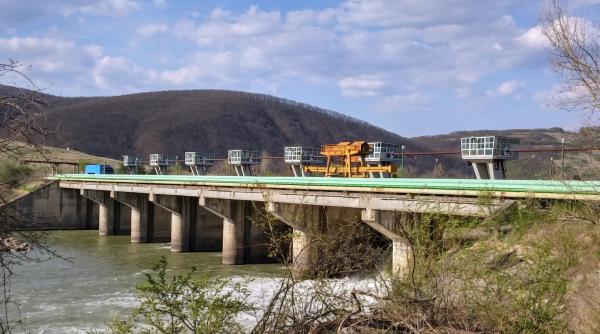 companiile energetice lovite din nou cu taxa pe apa
