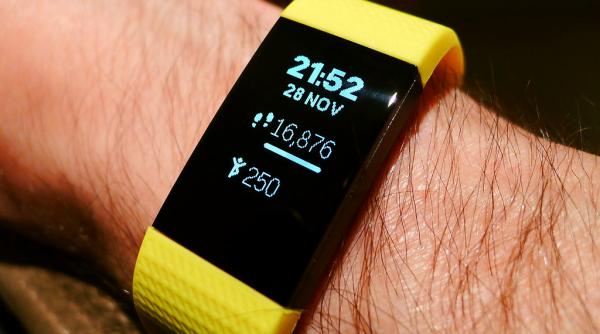 google va cumpara fitbit pentru 2 1 miliarde dolari