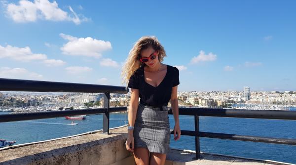 romanii fac revelionul in malta in hotelul de lux unde au stat angela merkel si lady gaga