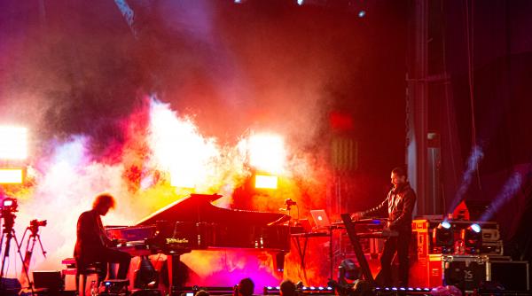 premiera absoluta pe scenele din romania primul concert in care alaturi de muzicieni consacrati va performa o entitate de inteligenta artificiala ia