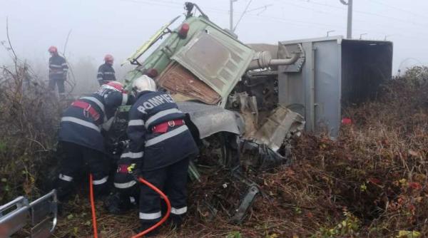 accident teribil in alba un camion a fost spulberat de tren soferul a murit pe loc un calator din garnitura cu traumatism cranio cerebral
