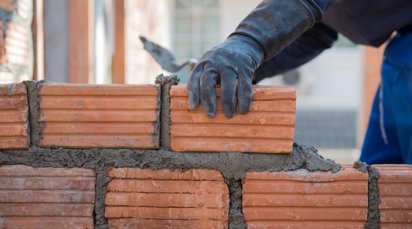 constructorii fenteaza lunar statul cu un miliard de lei