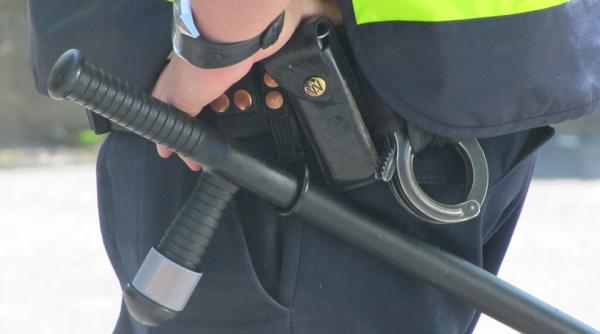 roman impuscat mortal de politisti in indonezia