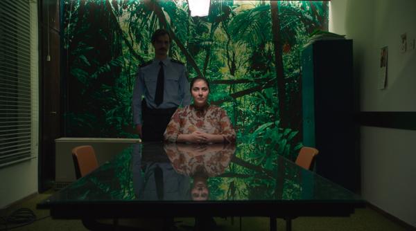 dumnezeu exista si numele lui e petrunija ruleaza in cinematografele din romania