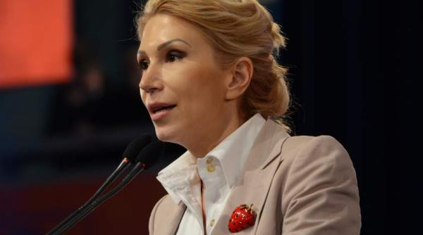 raluca turcan in unele scoli au aparut materiale de propaganda pro psd