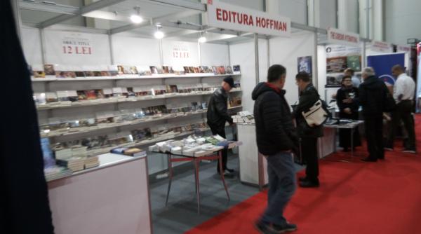 mari autori romani la standul editurii hoffman