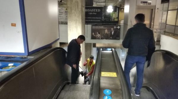 panica la metrou un calator a ajuns la spital dupa ce a fost lovit in cap de o bucata de tavan