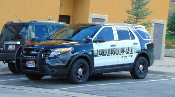 o tanara din utah anchetata dupa ce s a plimbat topless in propria locuinta