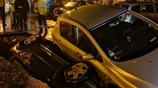 doua autovehicule au picat in groapa radet