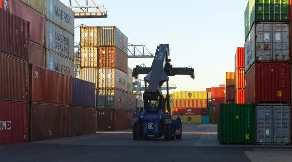 doua milioane de sloveni predau lectii de comert exterior pentru 19 milioane de romani