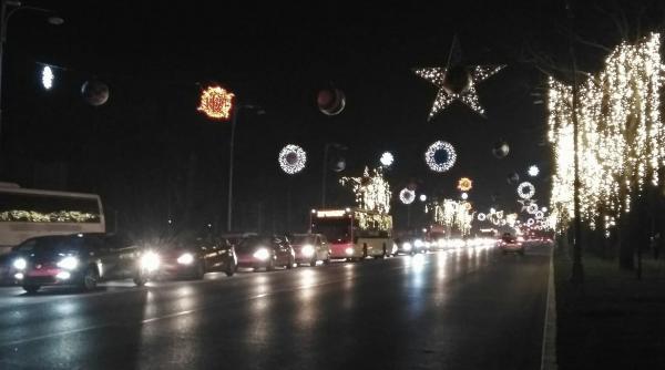 foto s au aprins luminitele de craciun in bucuresti